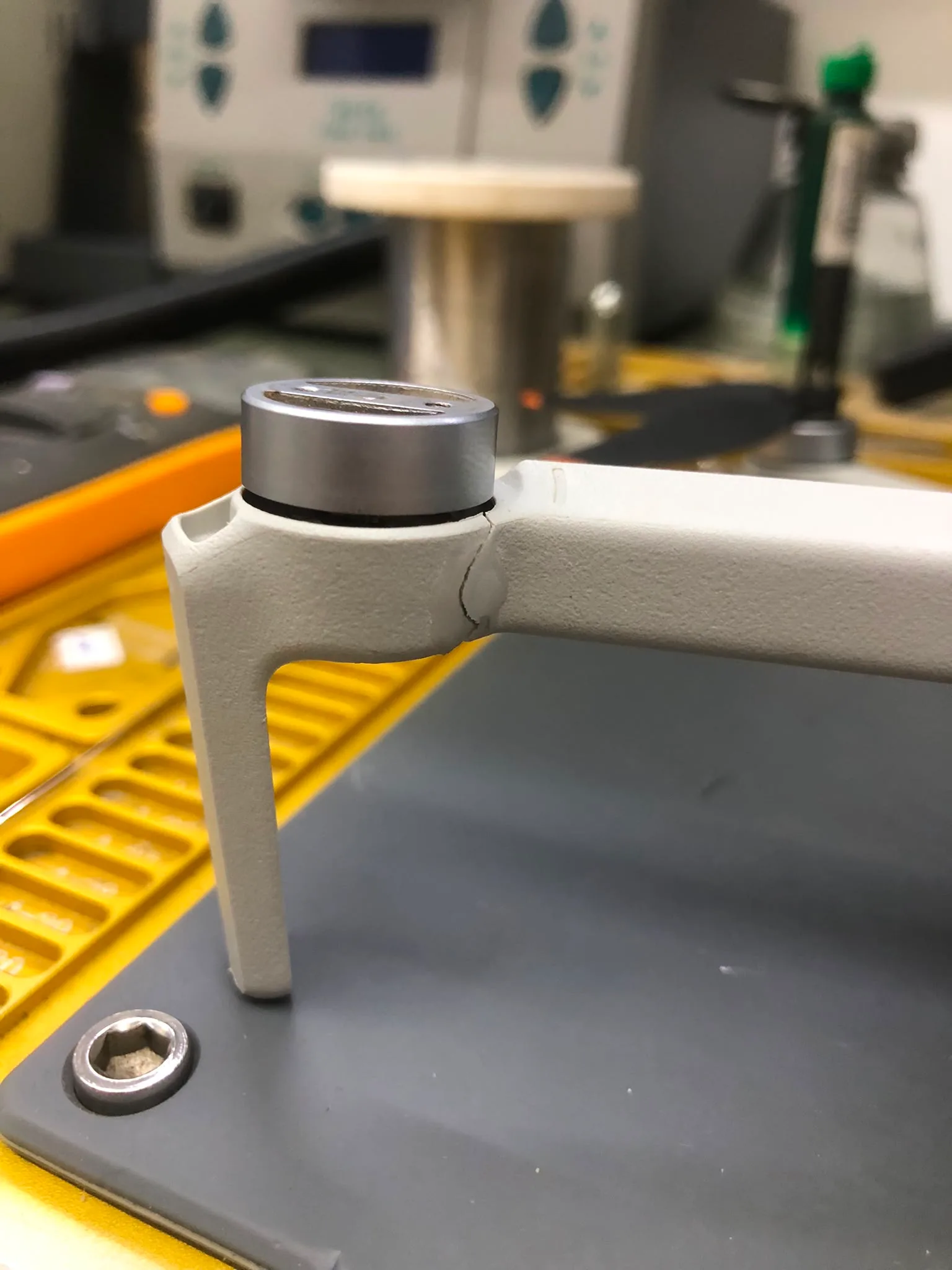 DJI Mini 2 SE iç mekanizma darbe kontrolü